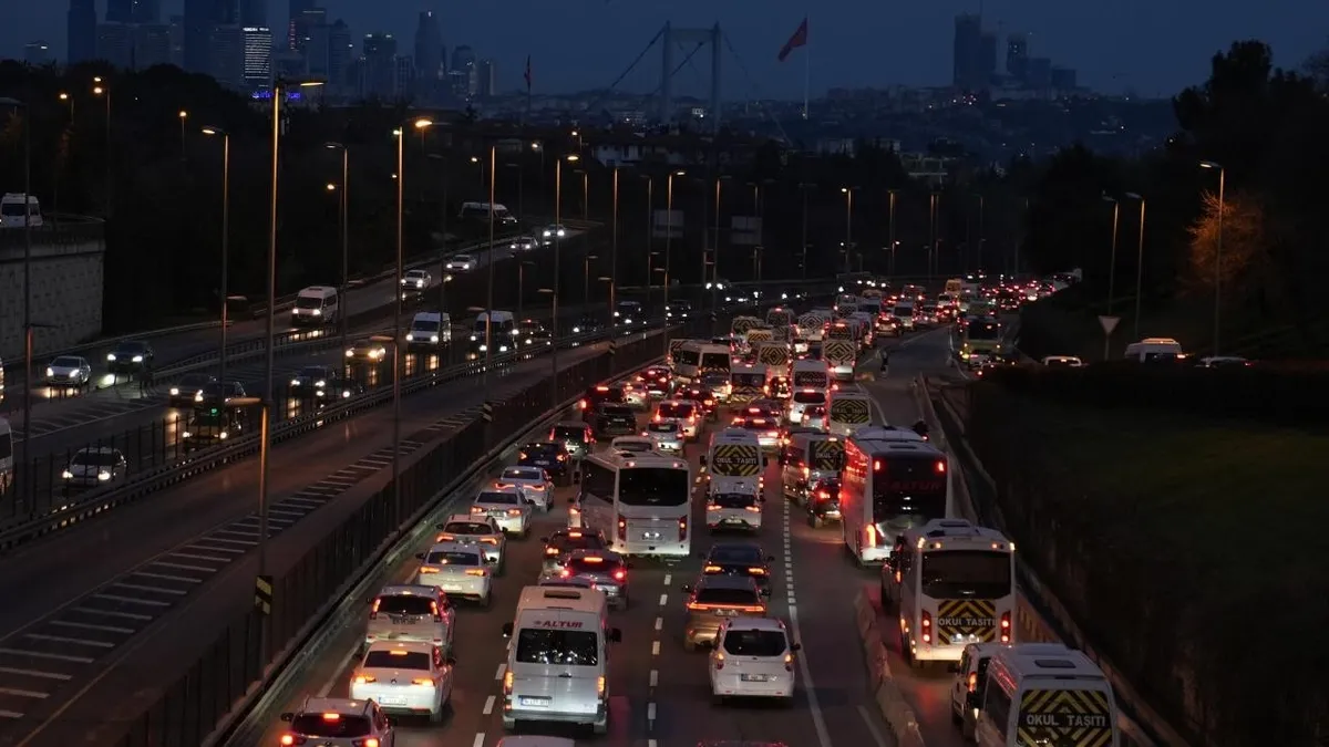 İstanbul’da haftanın ilk iş gününde trafik yoğunluğu!