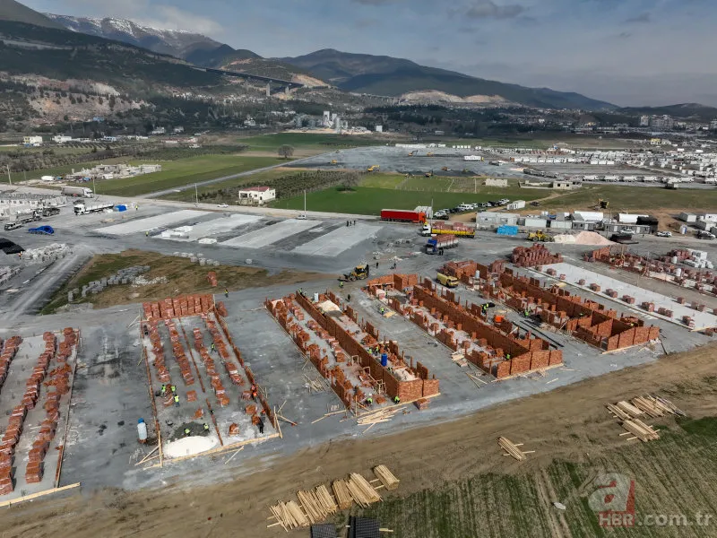 Çevre, Şehircilik ve İklim Değişikliği Bakanı Murat Kurum hazırlıkları anlattı! 250 bin konut hemen yapılacak 25