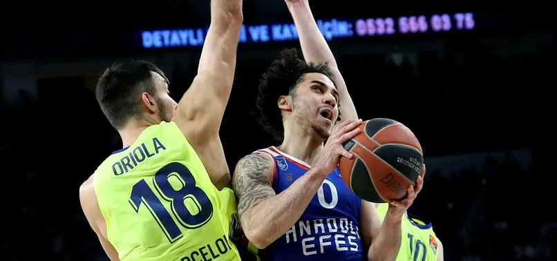 Anadolu Efes, Barcelona'yı tarihi farkla geçti!
