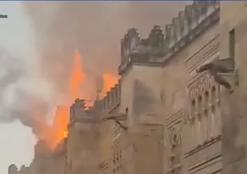 İspanya'daki Kurtuba Cami-Katedrali'nde korkutan yangın! Alevler kontrol altında