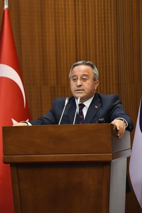 Ankara Büyükşehir Belediye Başkanı Mansur Yavaş çalışanına asgari ücreti bile çok gördü! Kendi maaşına yüzde 85 zam yaptı - 4