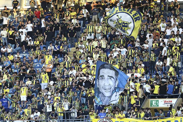 Fenerbahçe hazırlık maçında Cagliari ile berabere kaldı! Maçta fileler 4 kere havalandı - 3