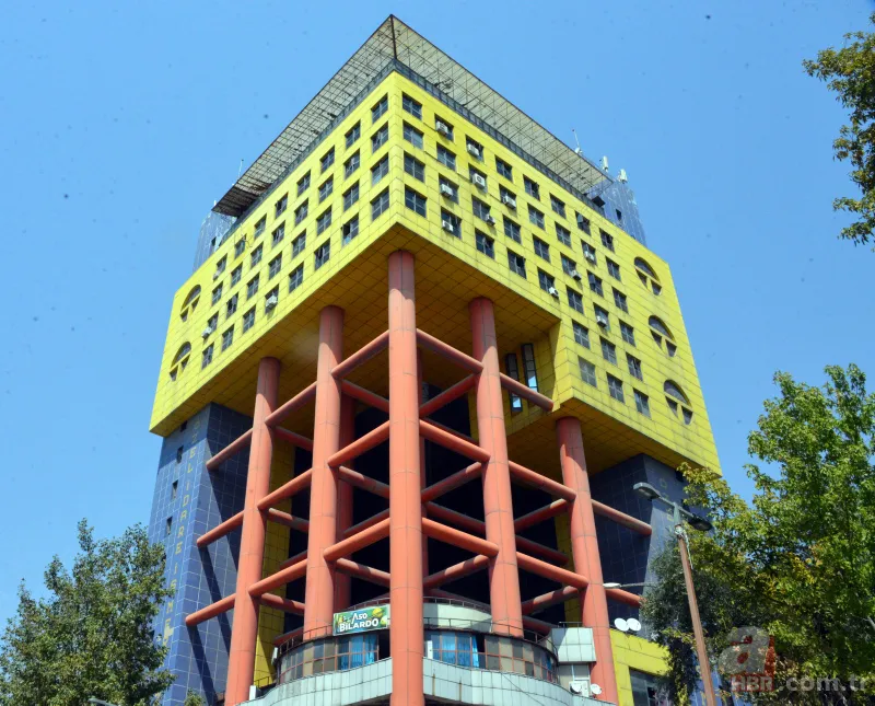 "Dünyanın en saçma binası" yıkılıyor! İşte görenleri hayrete düşüren ilginç yapılar 2