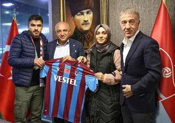 Trabzonspor organları bağışlanan Ömer Asaf'ın ailesini ağırladı