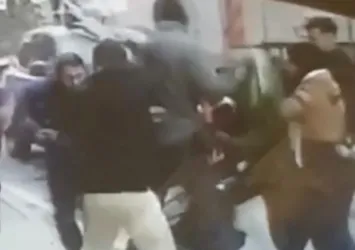 İstanbul’da dehşete düşüren görüntüler! Baskına gelip bıçaklandılar