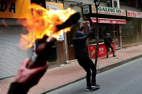 Kobani finansörü Mustafa Demir’e İzmir Büyükşehir Belediyesinde şeflik! Yunanistan’a kaçmaya çalışırken yakalandı