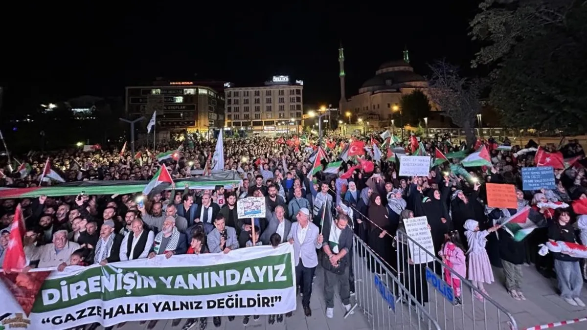 Van'da binlerce kişi Gazze için yürüdü