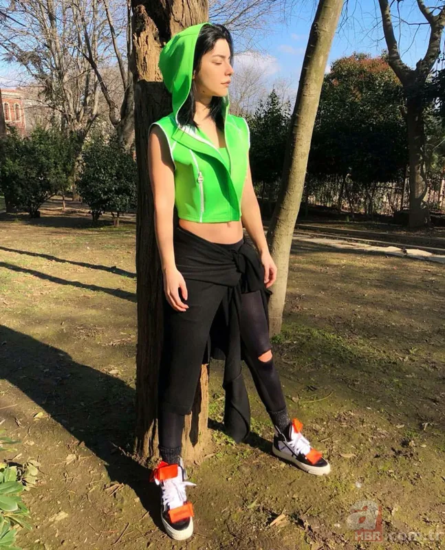 Merve Boluğur’dan aşk bombası! Sevgilisinden ayrılan Merve Boluğur genç şarkıcıyla magazincilere böyle yakalandı 21