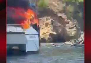 DENİZE ATLAYARAK KURTULDULAR