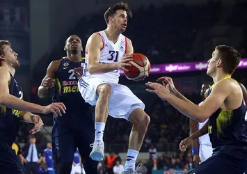 Kupa'da Anadolu Efes, Fenerbahçe'yi eledi
