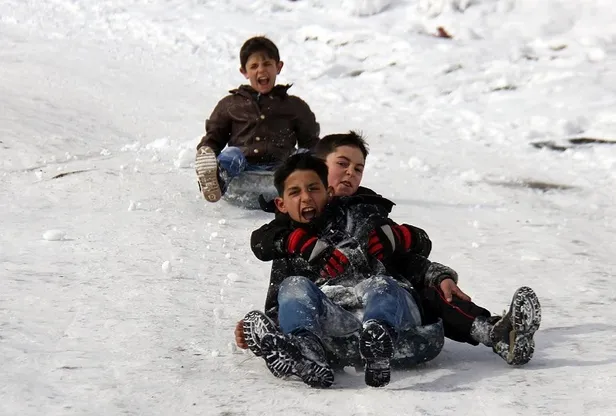 11 OCAK 2024 PERŞEMBE OKULLAR TATİL Mİ? Yarın İstanbul, Bursa, Bilecik, Kocaeli, Sakarya, Yalova, Düzce ve Bolu’da kar tatili oldu mu?