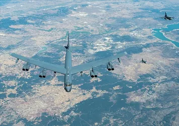 ABD ve Rusya arasında gerilim! Amerikan B-52 bombardıman uçağını iki Rus jeti önledi