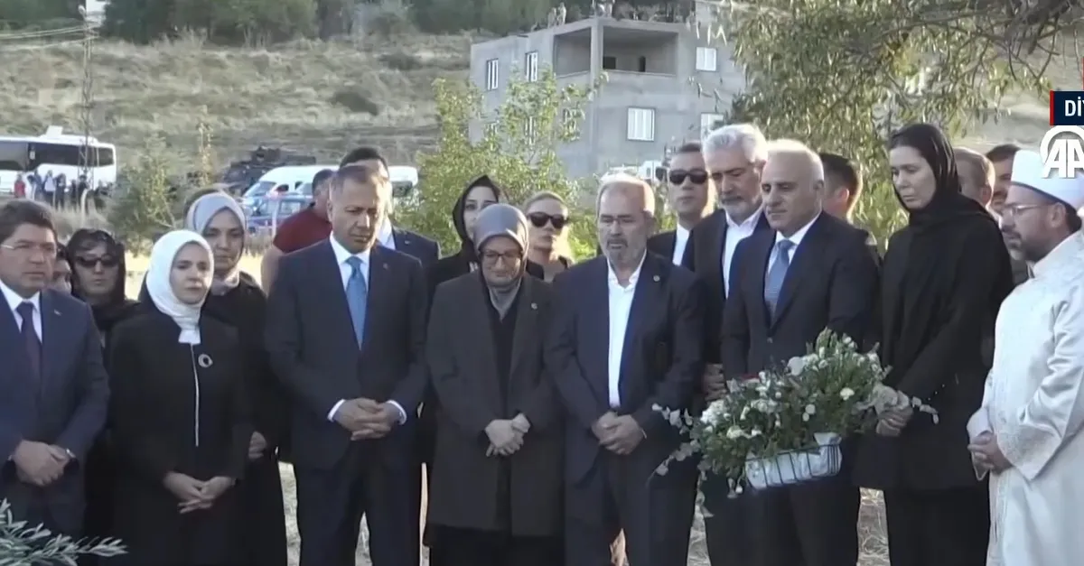 3 bakandan Narin'in kabrine ziyaret!