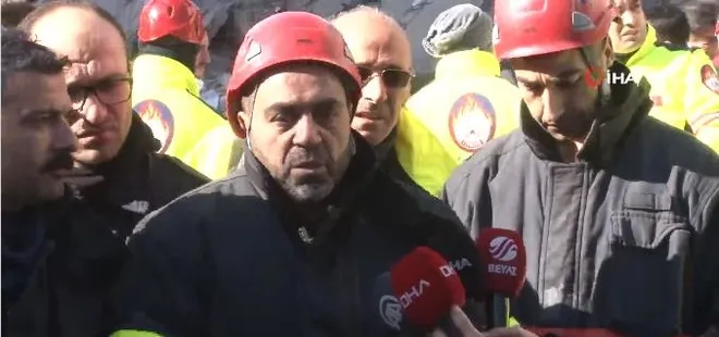 Elazığ depreminde arama çalışmalarına katılan itfaiye eri gözyaşlarını tutamadı