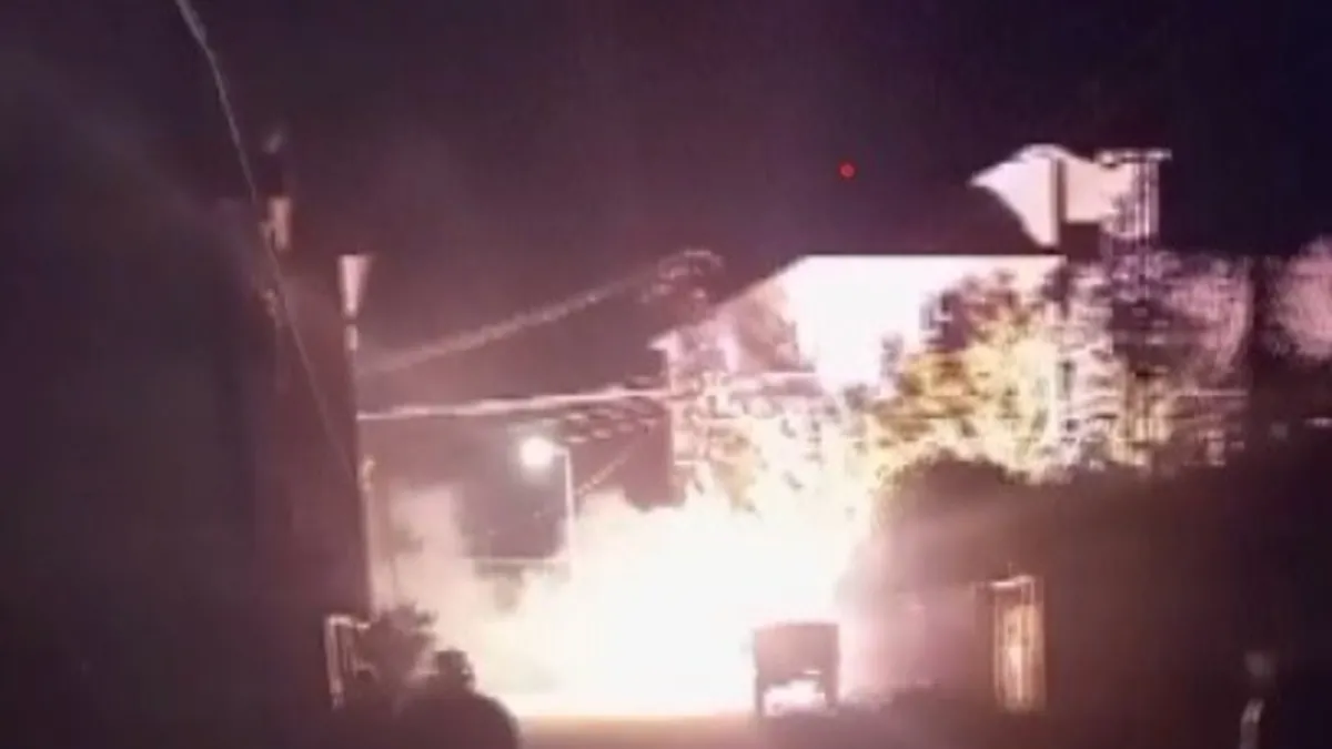 Elektrik tellerindeki patlamalar geceyi gündüze çevirdi