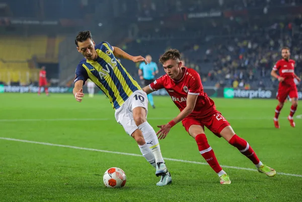 Fenerbahçe'de Mesut Özil şoku! Premier lig iddiası ortalığı salladı - 2