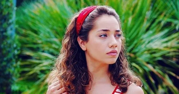 Özge Özacar kimdir? Nereli, kaç yaşında? Bursa Bülbülü Azra şarkılarda kendi sesini mi kullandı? İşte oynadığı dizler ve hayatı