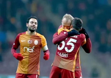 Galatasaray, Akhisar Belediye'yi farka boğdu
