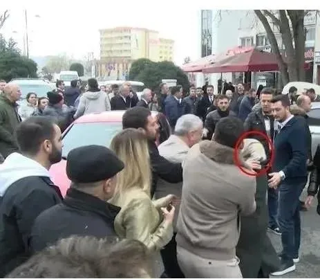 chpli-hasan-akkus-yasli-kadina-saldirdi-kufretti-1705759086708.jpeg CHP’li Hasan Akkuş yaşlı kadına saldırmıştı! Boğazı sıkılan Nebiha Yetimoğlu şikayetçi oldu - 7