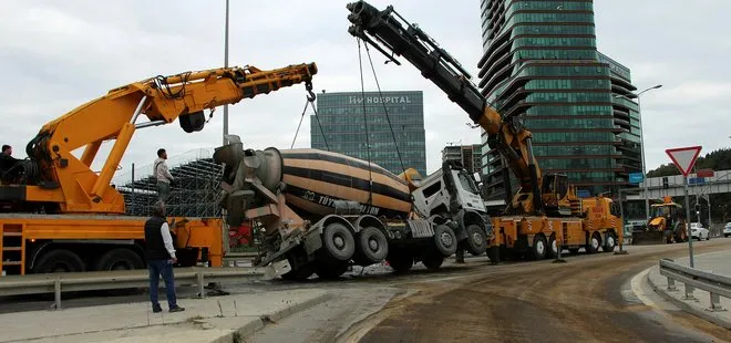 Sarıyer’de feci kaza! Virajı alamayan beton mikseri devrildi