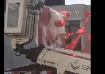 CHP'li Torbalı Belediye Başkanı İsmail Uygur, Ömer Halisdemir'in resmini kaldırttı!