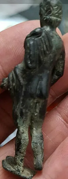 Bursa’da 100 bin dolarlık heykeli satmaya çalışırken yakalandılar