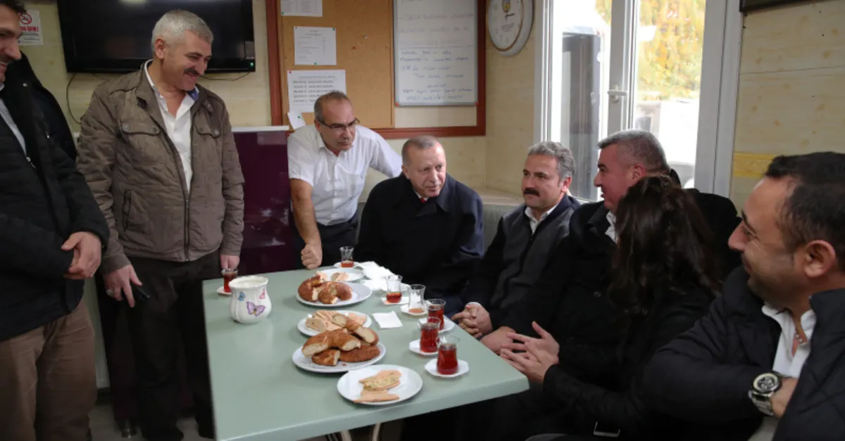 Başkan Erdoğan taksicilerle çay içti