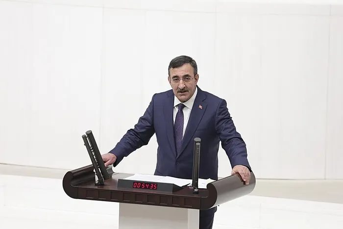 cevdet-yilmaz-enflasyonu-2027de-yeniden-tek-haneli-rakamlara-indirmeyi-hedefliyoruz-1766352867320.jpeg Cumhurbaşkanı Yardımcısı Cevdet Yılmaz (AA)