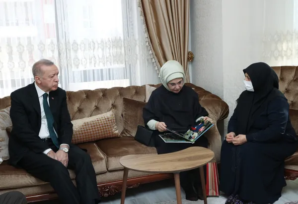 Son dakika: Başkan Erdoğan samuray kılıcıyla katledilen Başak Cengiz’in ailesini ziyaret etti