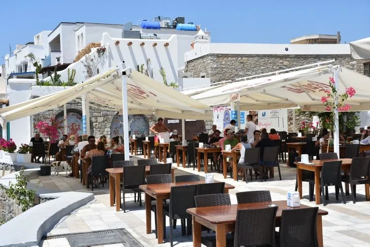 Nefes alacak yer yok! Bodrum'a son 3 günde 300 bine yakın araç giriş yaptı