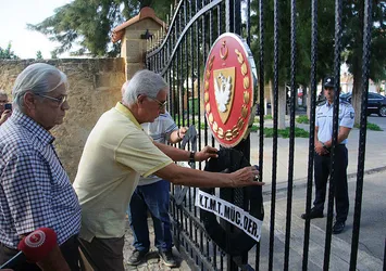 Mustafa Akıncı'ya Barış Pınarı Harekatı tepkisi! Cumhurbaşkanlığı önünde...