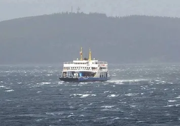 Narlı-Marmara feribot hattına fırtına engeli!