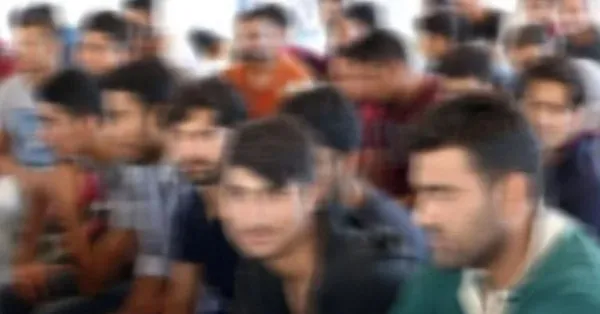 bakanlik-duyurdu-son-bir-haftada-4-bin-320-gocmen-sinir-disi-edildi-1671907119284.jpg Bakanlık duyurdu: Son bir haftada 4 bin 320 göçmen sınır dışı edildi toplam sayı 119 bini aştı - 1