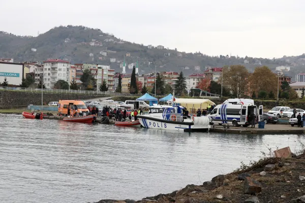 1701355977441.jpg Fırtına dalgalara kapılan 2 lise öğrencisinin eşyaları dört gün sonra bulundu - 1