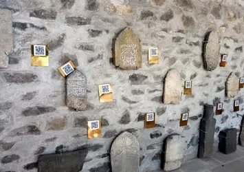 Tarihi mezar taşlarında "karekod" dönemi