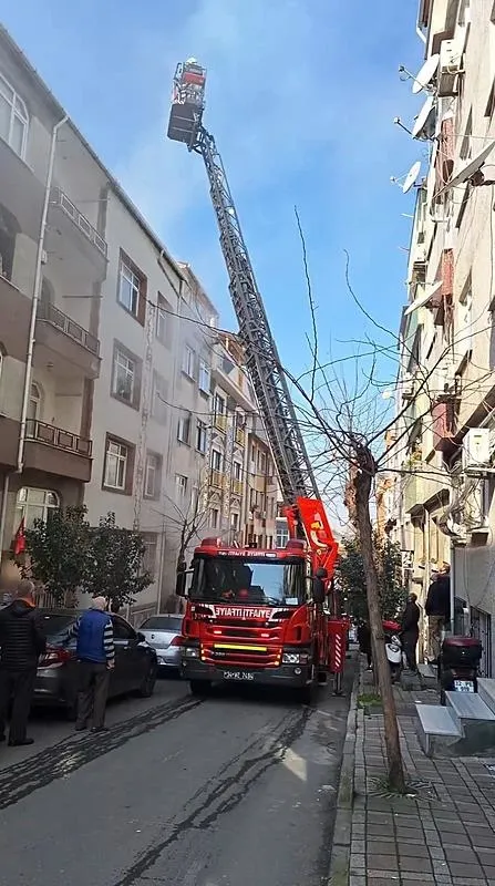 1711193119022.jpeg İstanbul Bayrampaşa'da yangın paniği: 1 ağır yaralı - 1