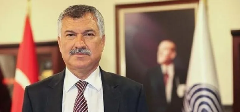 CHP'nin işçi kıyımına karşı sendikalar eylemde! Adana Büyükşehir Belediyesi Başkanı Zeydan Karalar'a tepki yağıyor