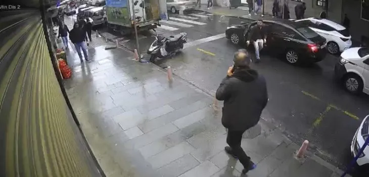 Kağıthane’de akılalmaz olay! Cadde ortasında silahla dehşet saçtı