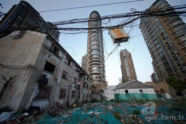 Evlerini yıktırmayarak gökdelenere direnen mahalleden 15 kare 3