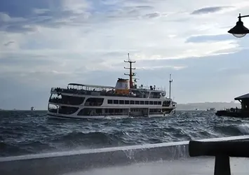 İstanbul'da vapur seferlerine lodos engeli