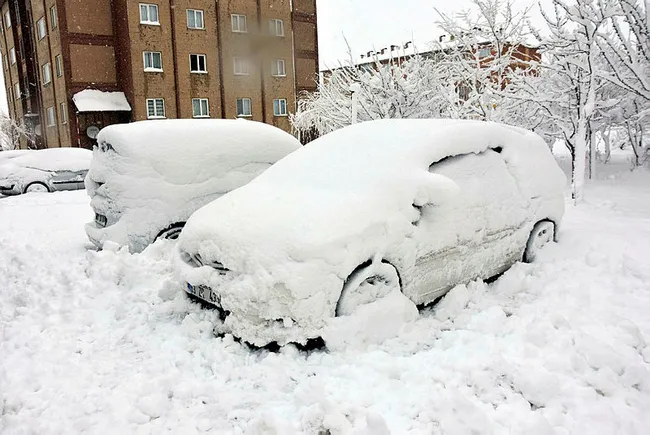 Bitlis'te 2019'da 9 metrelik kar varken şehir 2021’e karsız ve kurak girdi - 7