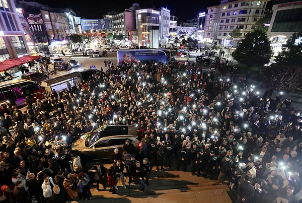 Bakan Varank Yalova’dan seslendi: Başkan Erdoğan’ı kaptan köşküne oturtacağız!