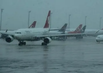 İstanbul'da hava trafiğine kar engeli