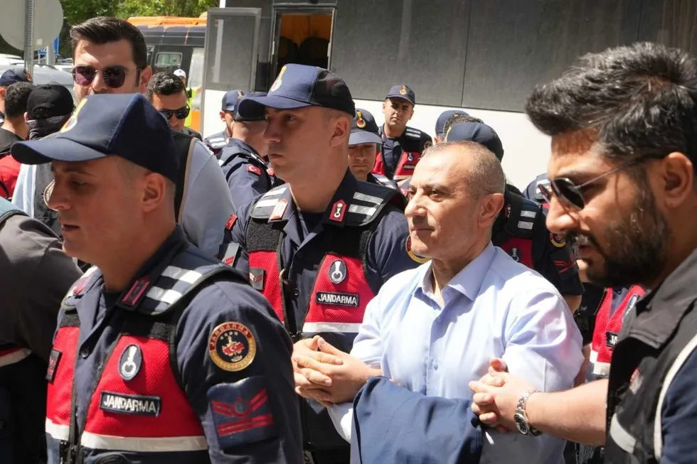 gulistan-doku-dosyasinda-sir-gibi-2-dakika-arac-koprude-handan-sonel-telefonda-1788434111457.jpeg Tutuklu Vali Tuncay Sonel (ahaber.com.tr)