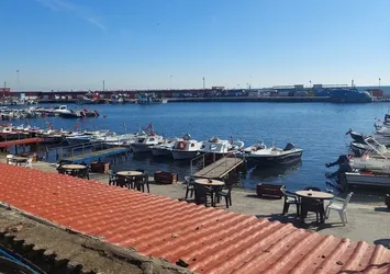 Marmara Denizi'ni lodos vurdu: Sahil kızıla büründü