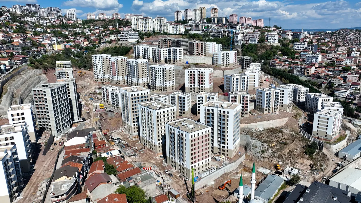 Kocaeli'de kentsel dönüşüm | Vatandaştan teşekkür: Devlet başladığı projeyi anında bitiriyor