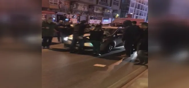 İstanbul Bahçelievler'de korku dolu anlar! Kucağında bebeği olan kadının üzerine sürdü