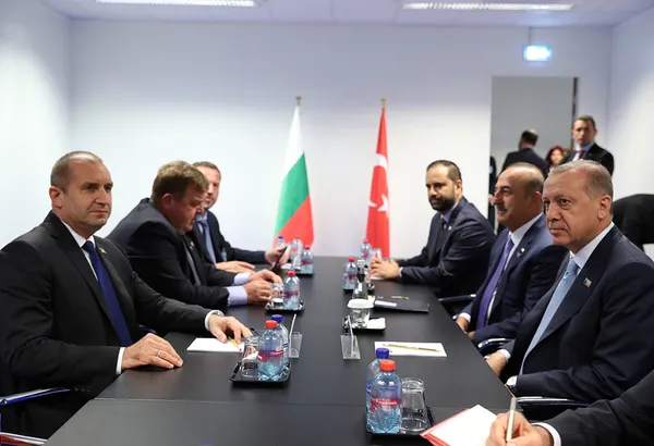 son-dakika-baskan-erdogan-davet-etmisti-bulgaristan-cumhurbaskani-rumen-radev-turkiyeye-geliyor-1670567565312.jpg Başkan Erdoğan ve Bulgaristan Cumhurbaşkanı Rumen Radev'den flaş açıklamalar: "Hedefimiz 10 milyar dolar" - 7