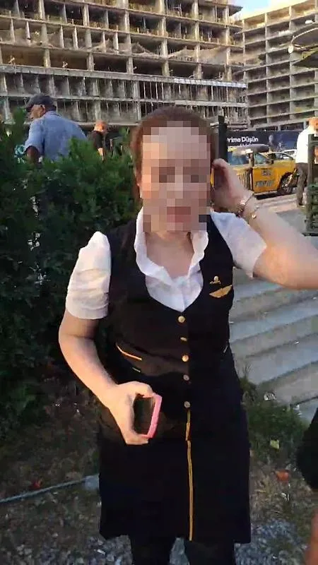 taksi-ucretini-odemedi-once-taksiciye-saldirdi-sonra-da-cekip-gitti-1723730035437.jpeg Hostes