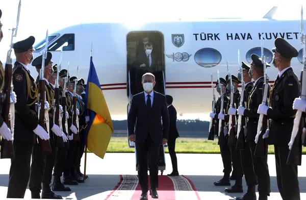 Milli Savunma Bakanı Hulusi Akar’ı Kiev’de duygulandıran not